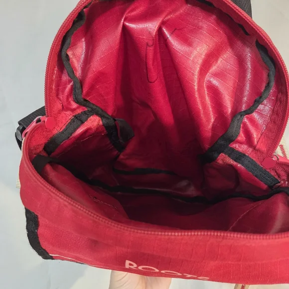 Roots Canada Olympic Red Crossbody Sling Bag Unisex - Picture 9 of 13